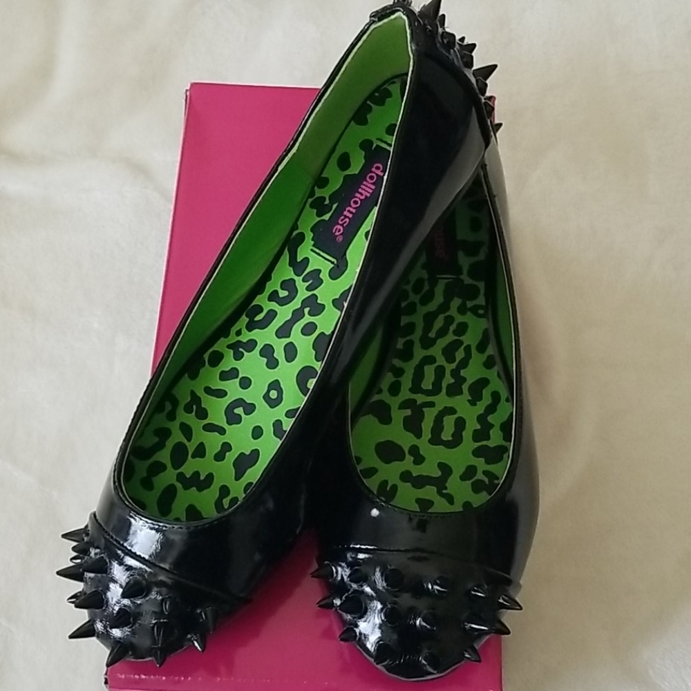 Dollhouse NWB spikey black ballerina flats